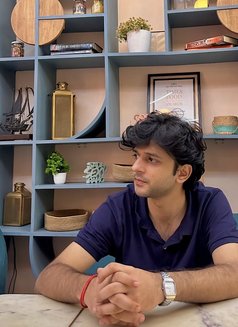 Ishaan - masseur in New Delhi Photo 1 of 2