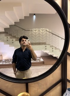 Ishaan - masseur in New Delhi Photo 2 of 2
