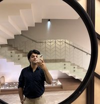 Ishaan - masseur in New Delhi