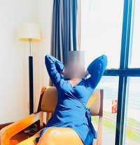 Senuri 22 Yrs ( office working girl ) - puta in Colombo