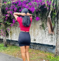 Senuri 22 Yrs ( office working girl ) - puta in Colombo Photo 8 of 20