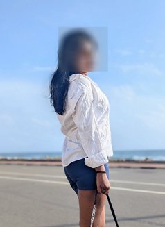 Senuri 22 Yrs ( office working girl ) - puta in Colombo Photo 9 of 18