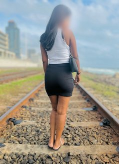 Senuri 22 Yrs ( office working girl ) - puta in Colombo Photo 17 of 18