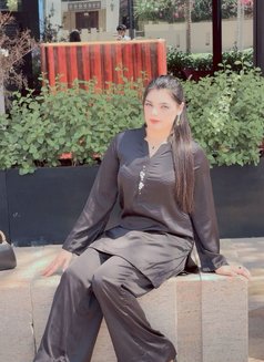 Ishani Delhite - puta in Abu Dhabi Photo 1 of 3