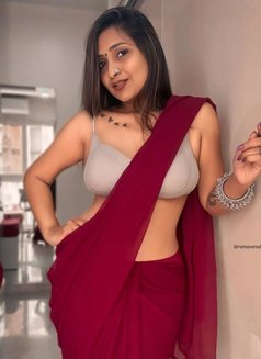 Ishani - puta in Kochi Photo 1 of 2