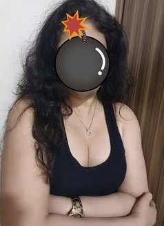 Ishika 28yrs, Independent - companion in Mumbai Photo 8 of 12