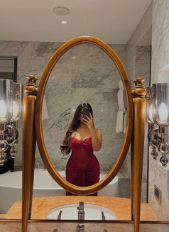 Ishika - escort in Navi Mumbai Photo 1 of 3