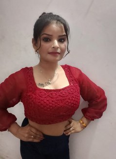 Ishika - puta in Noida Photo 1 of 3
