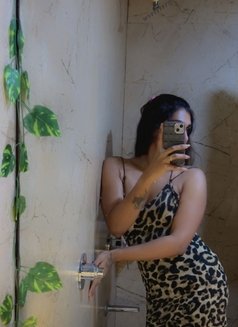 Ishika - Transsexual escort in New Delhi Photo 2 of 19