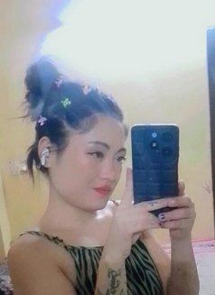Ishika Sharma - puta in New Delhi Photo 1 of 1