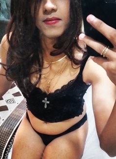 Ishika Teen - Transsexual escort in Mumbai Photo 5 of 6