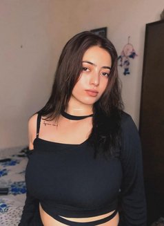 Ishika Vip Indian Model - escort in Abu Dhabi Photo 1 of 5