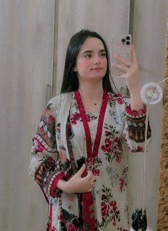 Ishita Cute - puta in Abu Dhabi Photo 2 of 2