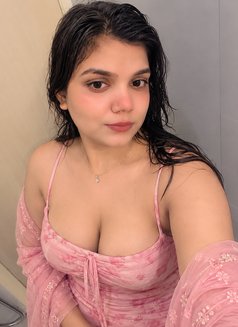 Ishita - puta in Mumbai Photo 4 of 9