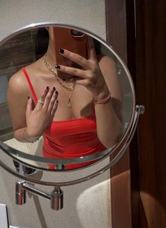 Ishita - puta in Pune Photo 5 of 6