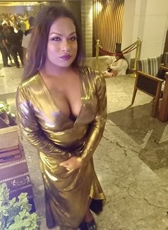 Ishita Roy - Acompañantes transexual in Kolkata Photo 2 of 14