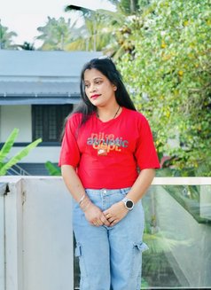 Ishu Reddy - puta in Visakhapatnam Photo 1 of 4