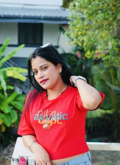 Ishu Reddy - puta in Visakhapatnam Photo 2 of 4