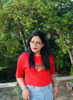 Ishu Reddy - puta in Visakhapatnam Photo 3 of 4