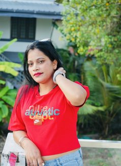 Ishu Reddy - puta in Visakhapatnam Photo 4 of 4