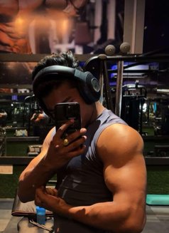 Ishu - Acompañantes masculino in New Delhi Photo 1 of 2