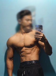 Ishu - Male escort in New Delhi Photo 3 of 3