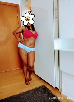 Ishu Jayawardhane - escort in Colombo Photo 8 of 9