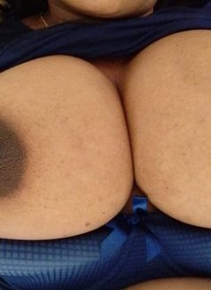 Ishu Jayawardhane - escort in Colombo Photo 13 of 13