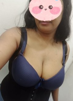 Ishu Jayawardhane - escort in Colombo Photo 3 of 9