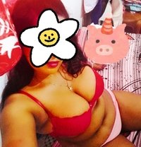 Ishu Jayawardhane - puta in Colombo Photo 5 of 8