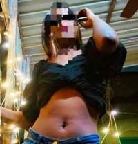 Ishu tank skin Teen girl - puta in Colombo