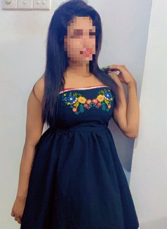 Ishu tank skin Teen girl - puta in Colombo Photo 2 of 4