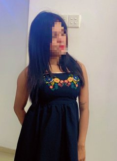 Ishu tank skin Teen girl - puta in Colombo Photo 3 of 4