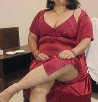 Ishwari Loyal Woman - adult performer in Pune