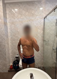 Isiah Max - Male escort in Colombo Photo 4 of 4