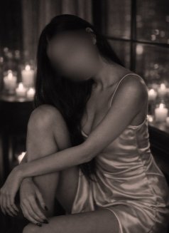 Ísis Aurea - masseuse in Paris Photo 3 of 5