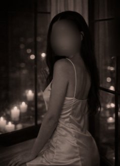 Ísis Aurea - masseuse in Paris Photo 4 of 5