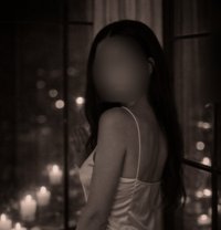 Ísis Aurea - masseuse in Paris