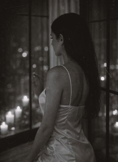 Ísis Aurea - masseuse in Paris Photo 5 of 5