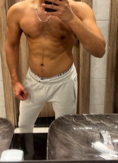 Issa Murad - Male escort in Amman Photo 3 of 3