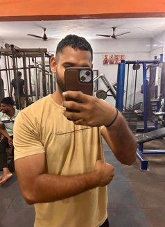 It's Backbencher for females - Male escort in New Delhi Photo 9 of 9