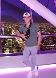 It Simply Su - Male escort in Riyadh Photo 2 of 3