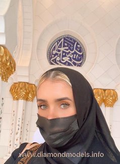 Italian Anna Saiz a Real Doll English - escort in Al Manama Photo 13 of 20