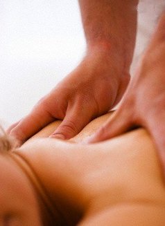 ITALIAN Certified MASSAGE THERAPIST 🇮🇹 - Masajista in Milan Photo 9 of 9