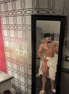 Italiandesirexxx - Male escort in Zürich Photo 3 of 7