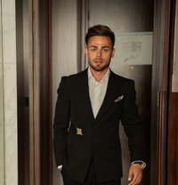 Italyboy - Male companion in Dubai Photo 1 of 3