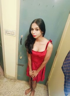 Roshini queen - Transsexual escort in Chennai Photo 2 of 9