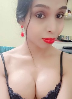 Roshini queen - Transsexual escort in Chennai Photo 3 of 9