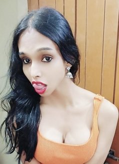 Roshini queen - Transsexual escort in Chennai Photo 5 of 9