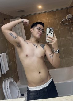 Its Your Boy Jm - Male escort in Singapore Photo 5 of 8